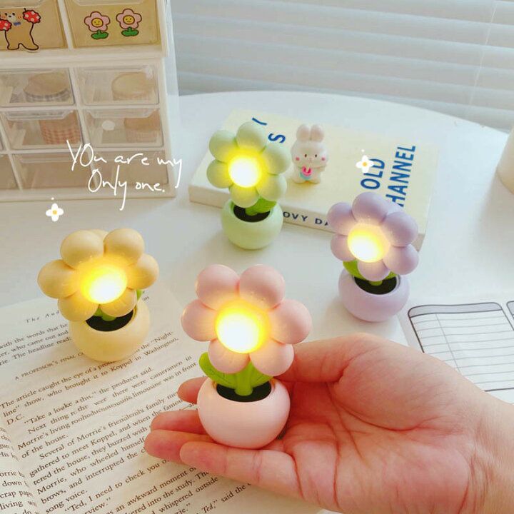 Cute Flower LED Light Lamp Desk Decor Lamp Battery Operated